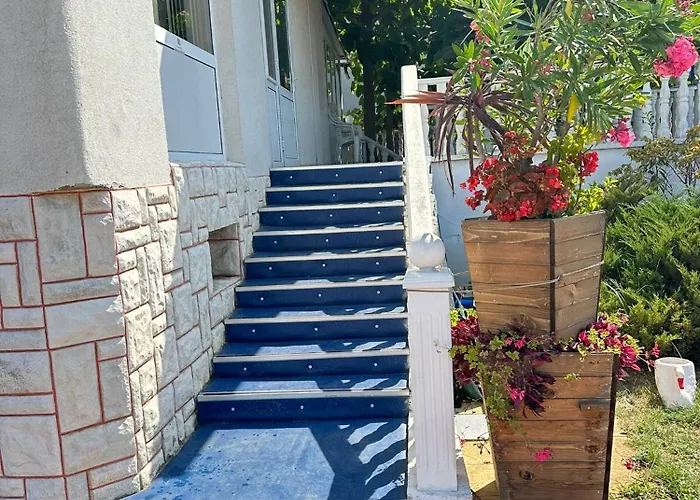 модева Hotel Chernomorets